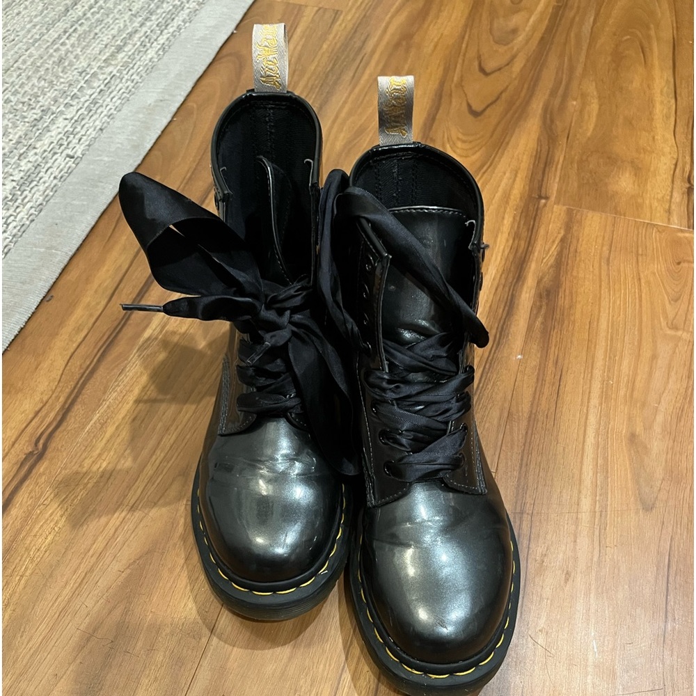 Dr Martens/ Doc Martens VEGAN silver pascale